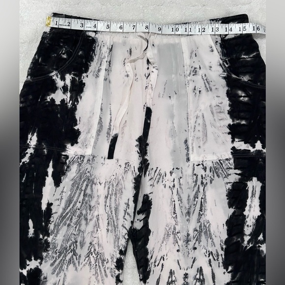 RG Kane Tie-Dye Jogger Pants
Black/White Size L - Picture 8 of 9